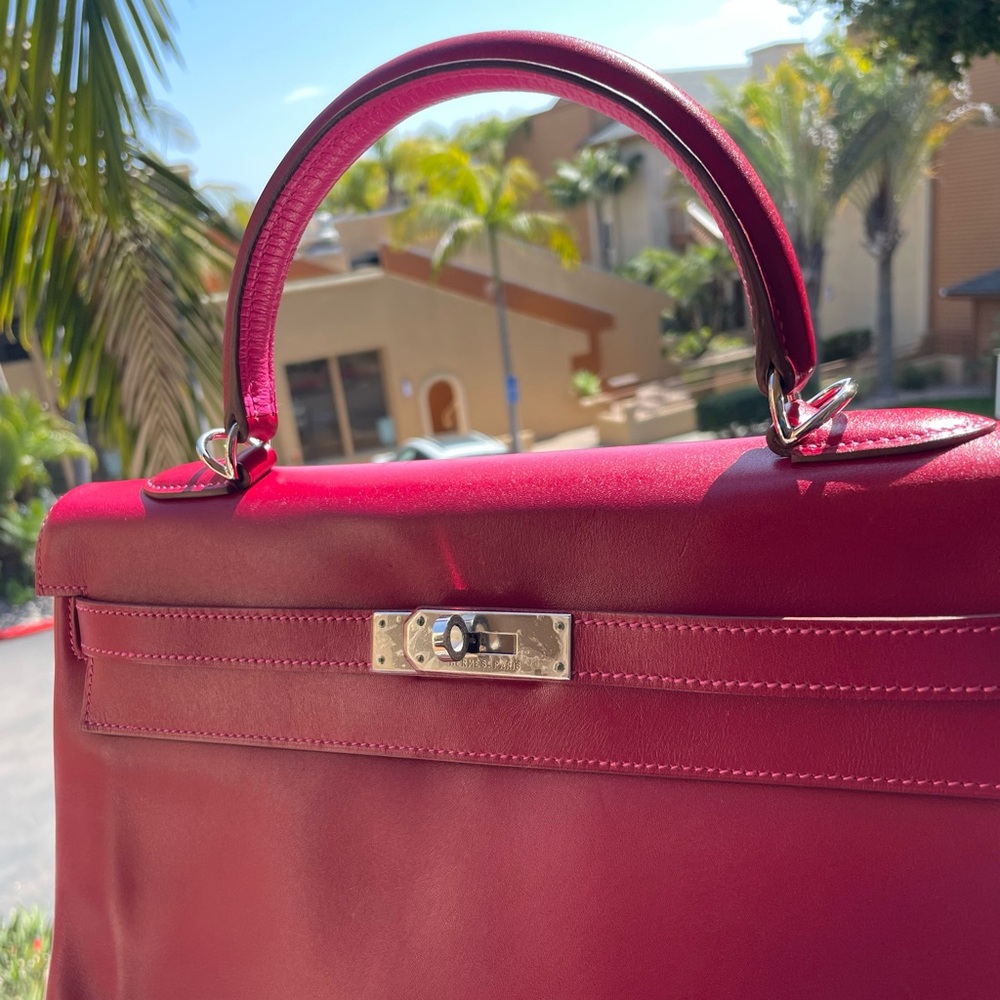 ♥️SOLD!💃🏽 AUTHENTIC HERMES Kelly 35cm Verso ROUGE & Pink Rose Tyrian Leather - Picture 2 of 9